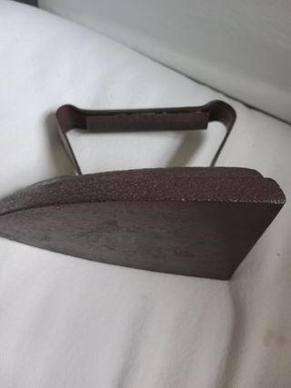 Antico ferro da stiro