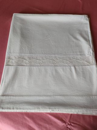 Lenzuolo vintage con ricamo a filet