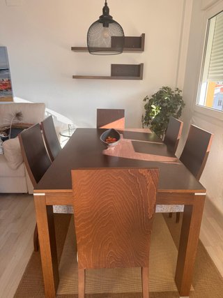 Mesa comedor extensible con seis sillas