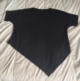 Camiseta con bajo asimétrico 