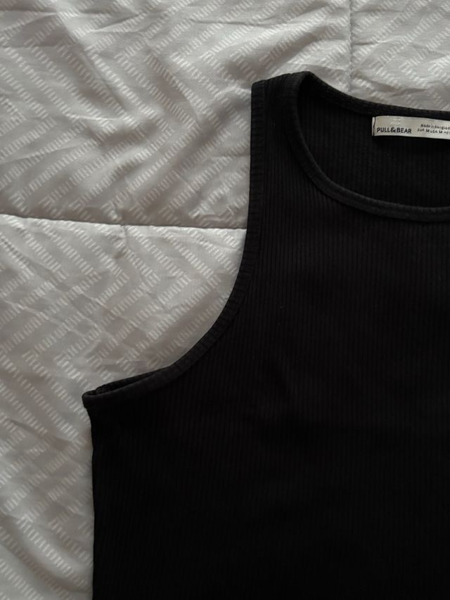 Top negro sin mangas