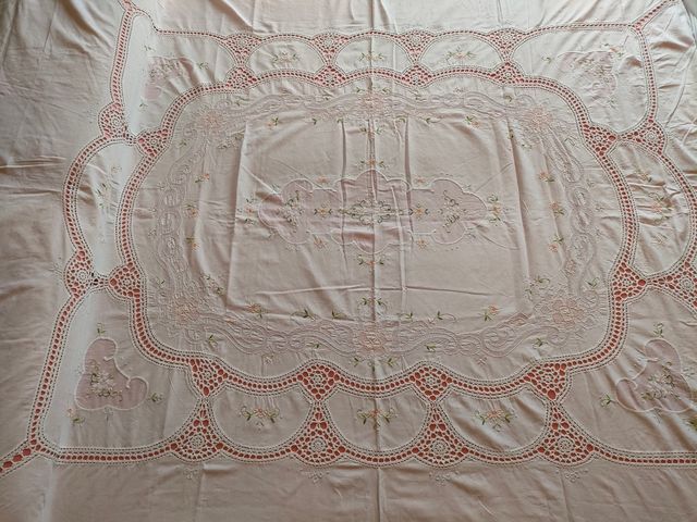 Copriletto matrimoniale ricamato