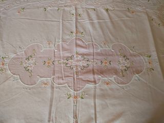 Copriletto matrimoniale ricamato