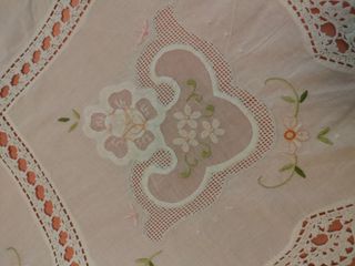 Copriletto matrimoniale ricamato