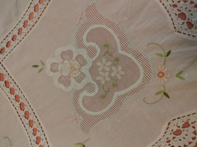 Copriletto matrimoniale ricamato