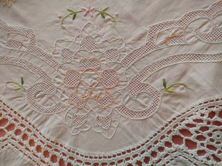 Copriletto matrimoniale ricamato