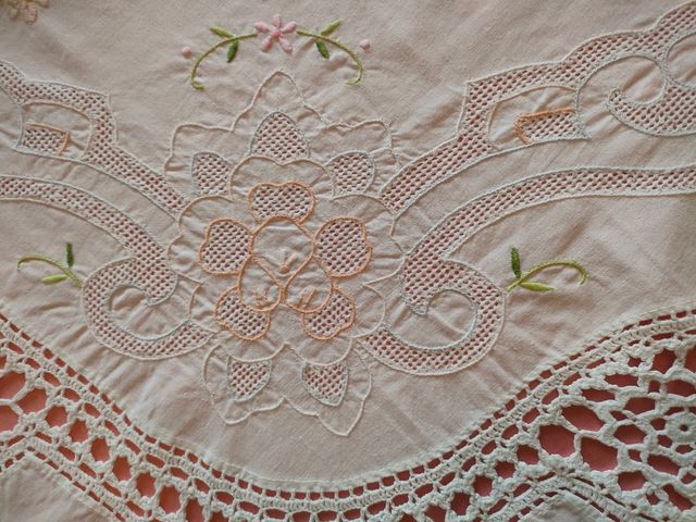 Copriletto matrimoniale ricamato