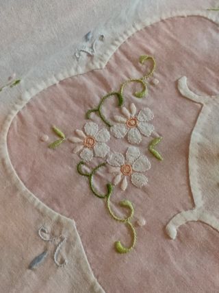 Copriletto matrimoniale ricamato