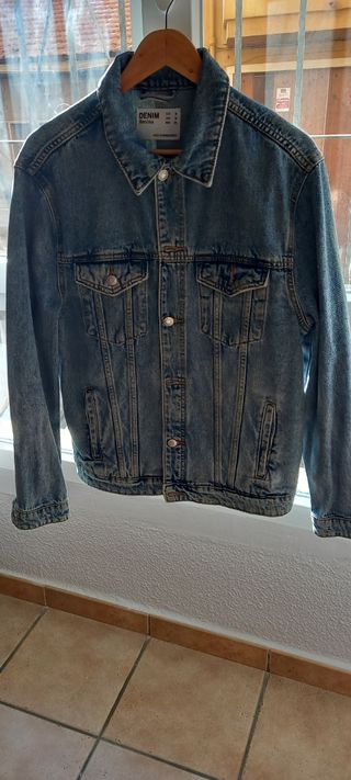 Cazadora vaquera Bershka