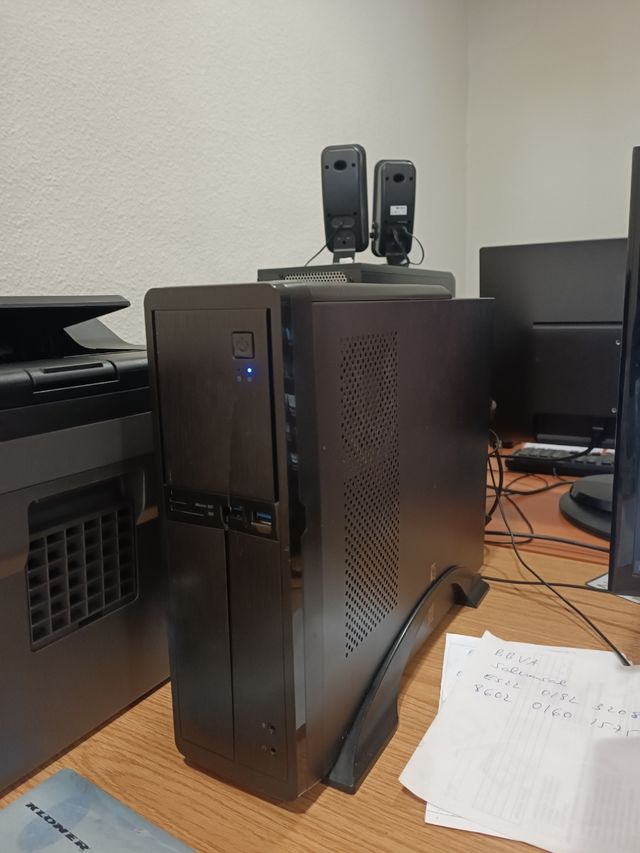 Ordenador,teclado y pantalla