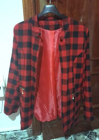 Americana mujer, cuadros rojos, 38-40
