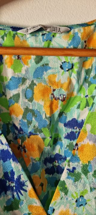 Vestido  corto Stradivarius.