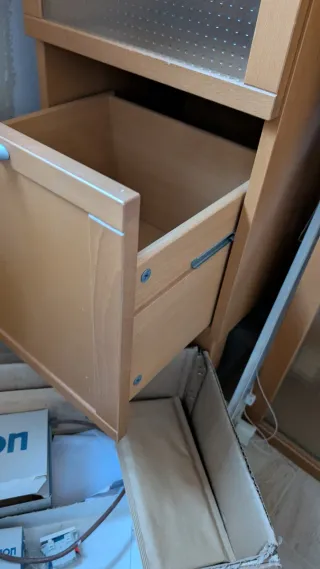 Cajonera acristalada