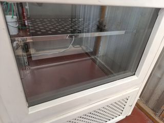 Vitrina expositora 90 cm ancho x 110 alto.