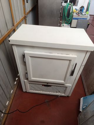 Vitrina expositora 90 cm ancho x 110 alto.