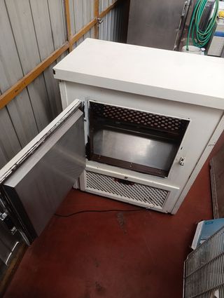 Vitrina expositora 90 cm ancho x 110 alto.