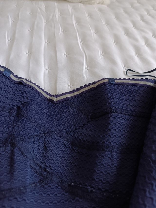 Vestido palabra de honor y rebeca.