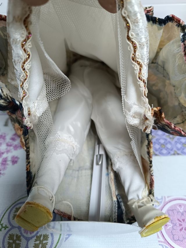 COLECCIONISMO;MUÑECA DE PORCELANA.14,20 EUROS