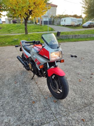 Yamaha FZ 750