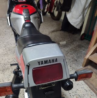 Yamaha FZ 750
