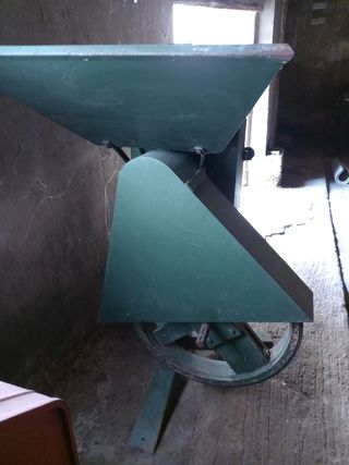 MOLINO DE CEREAL PARA TRACTOR