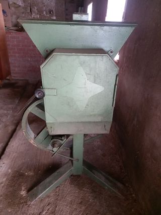 MOLINO DE CEREAL PARA TRACTOR