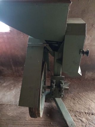 MOLINO DE CEREAL PARA TRACTOR