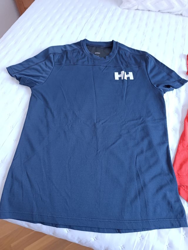 Lote de dos camisetas HH y Adidas. 3X2