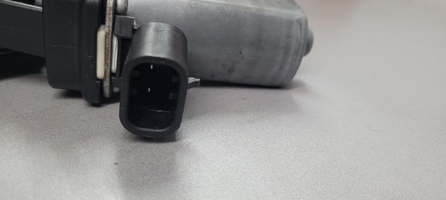 Elevalunas Fiat 500 delantero izquierdo