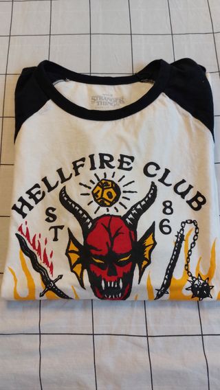 Camiseta STRANGER THINGS.Hellfire Club.