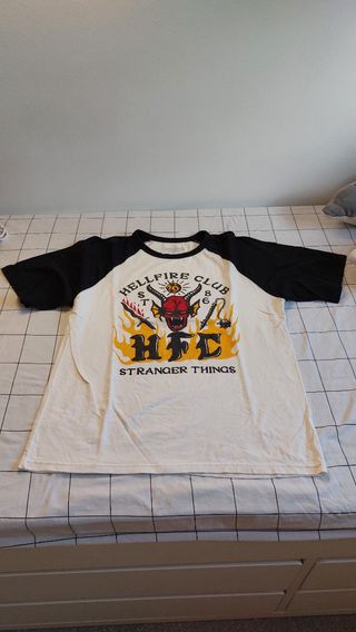 Camiseta STRANGER THINGS.Hellfire Club.