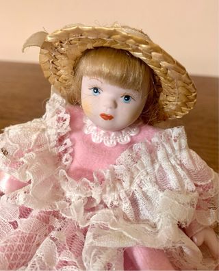 Bambola in porcellana, vintage