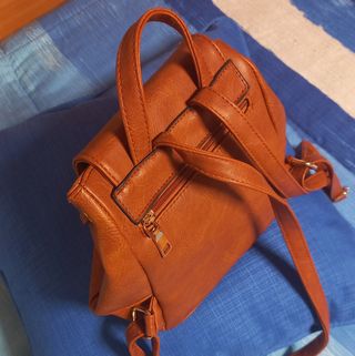 Mochila marrón imitación cuero