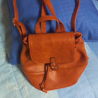 Mochila marrón imitación cuero