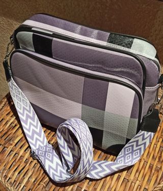 BOLSO CUADROS CON BANDOLERA