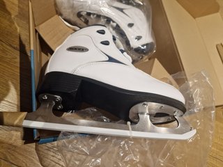 Patines hielo a estrenar