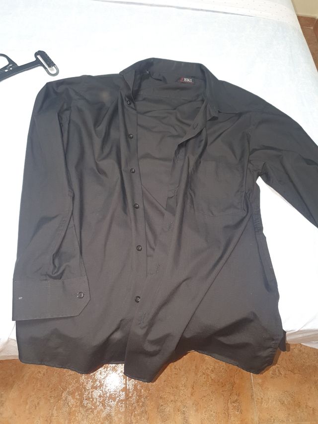 Camisa negra manga larga