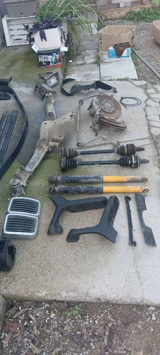 Despiece de BMW E30.