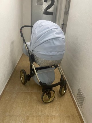 Carro bebe azul y dorado