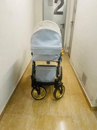 Carro bebe azul y dorado