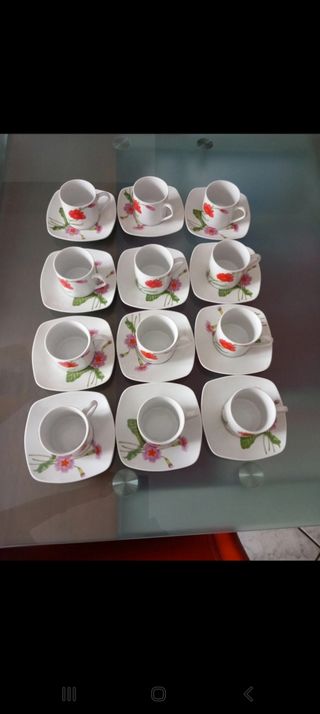 12 tazze da caffè con piattini 