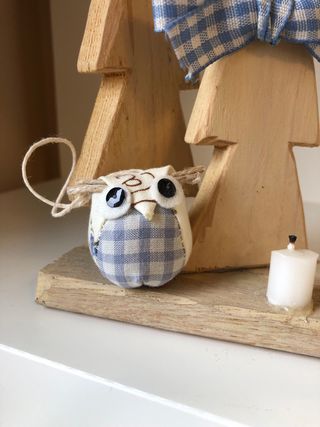 Alberelli in legno con candela e gufo