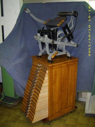 MACCHINA TIPOGRAFICA con Cassettiera