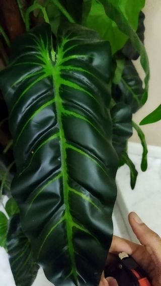 Planta artificial de tronco y frondosa