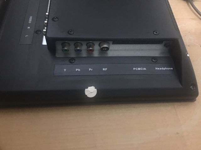 TELEVISORE LCD OKI DA 15,6"