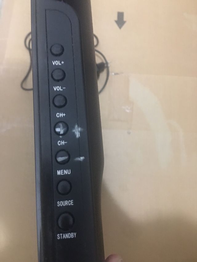 TELEVISORE LCD OKI DA 15,6"