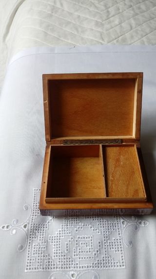 Cofanetto porta gioielli in legno con carillon