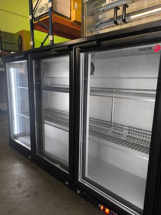 Expositor de bebidas refrigerada FAGOR