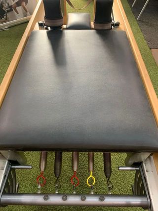 REFORMER PILATES CON TORRE BALANCED BODY seminuevo
