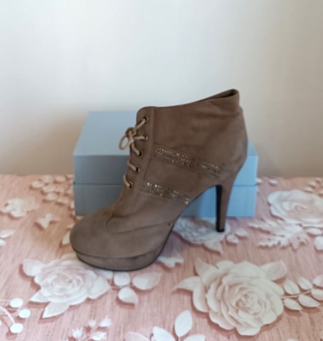 Stivaletto donna con tacco tg.40 marrone nuovi